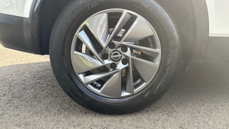 Nissan Qashqai 1.3 DiG-T MH Acenta Premium 5dr Petrol Hatchback